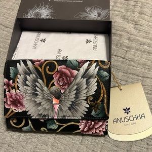Anuschka hand painted nwt leather wallet